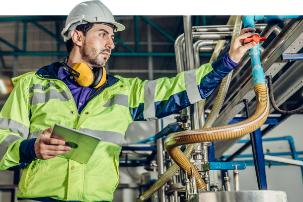 Industrial engineer working with connected digital twin systems